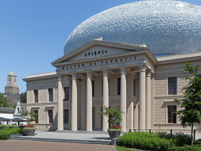 Museum de Fundatie Zwolle outside view of classical building with modern glass like dome on top